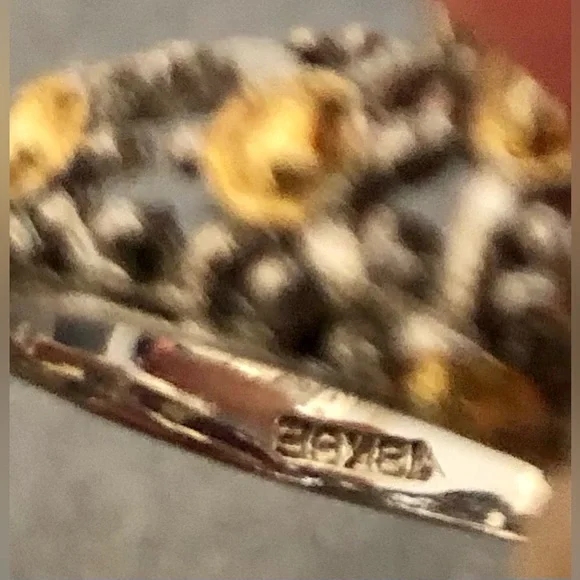 Beautiful Faceted Purple Stone 18KGE Ring - Picture 3 of 11